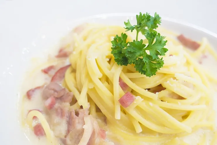 Classic Spaghetti Carbonara Without Cream